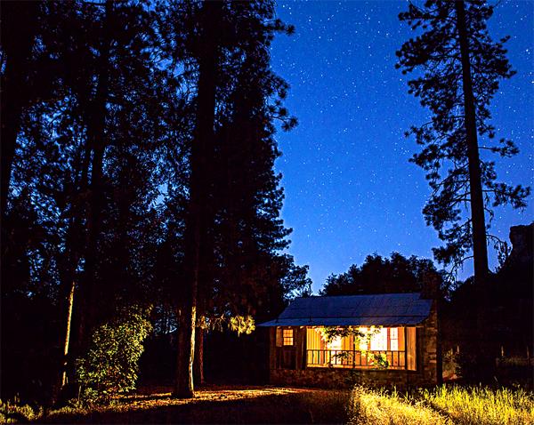 他與愛妻鍾愛的手造小屋，也讓他成為登山客和背包客的傳奇！