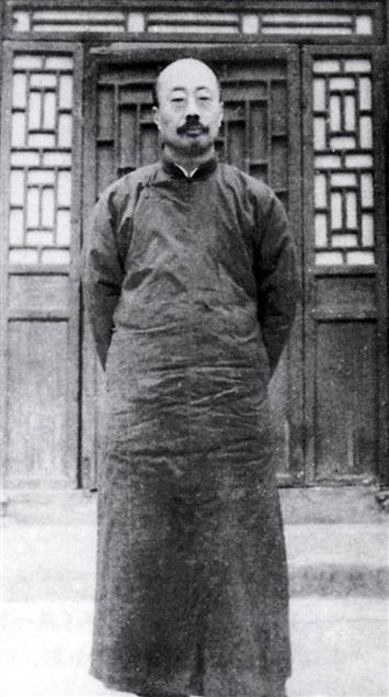 「文」與「人」的糾葛 