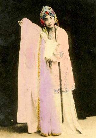 新豔秋的恩怨情天  