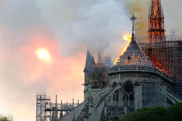 Notre Dame on Fire 巴黎聖母院大火—獻給未曾謀面的法國【詩歌】