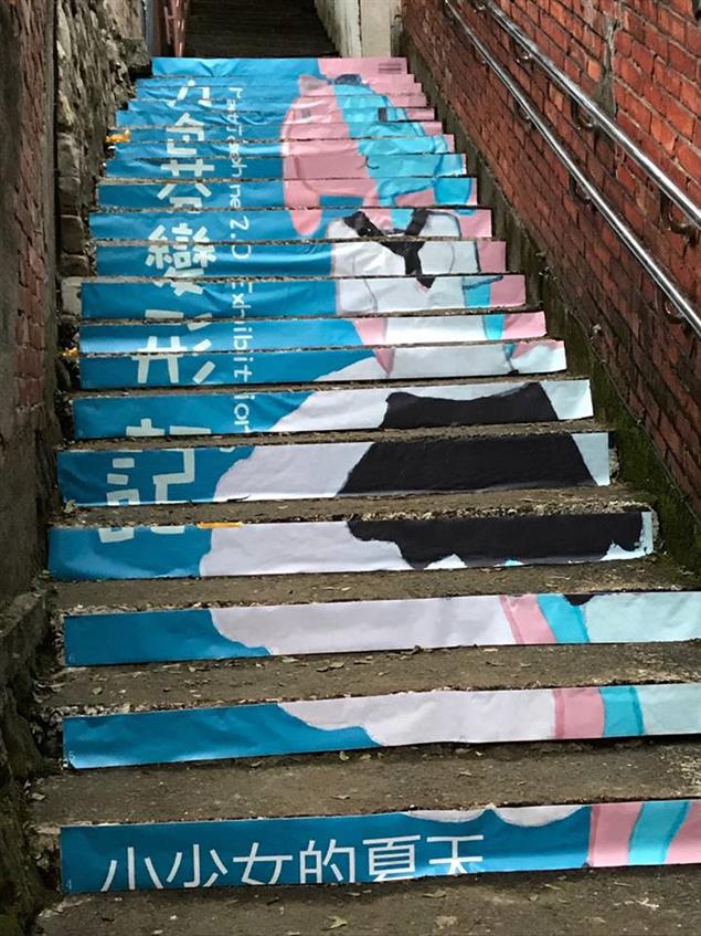 〈小小的簽名〉