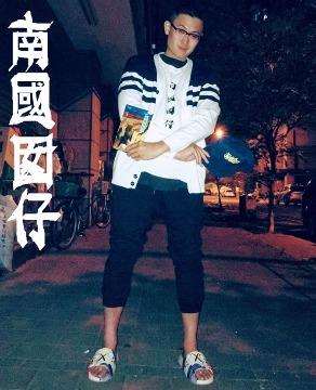 林益彰《南國囡仔》（臺、華、客三語詩）分享如何用在地語言，寫在地文學。 記者林雪娟臺南報導