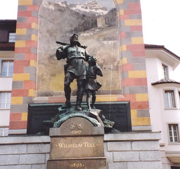 麥勝梅  山隱隱水粼粼話瑞士 (上)2 瑞士民族英雄威廉泰爾 的雕像.jpg