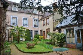 tante l&eacute;onie.jpg