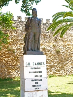 四) 吉爾.埃阿尼斯 (Gil Eanes) 雕像.jpg