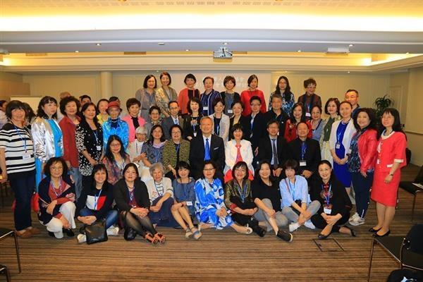 【歐華作協專欄】申華：雙語文輝  新秀菲仁 -- 歐華作協2019年成績單