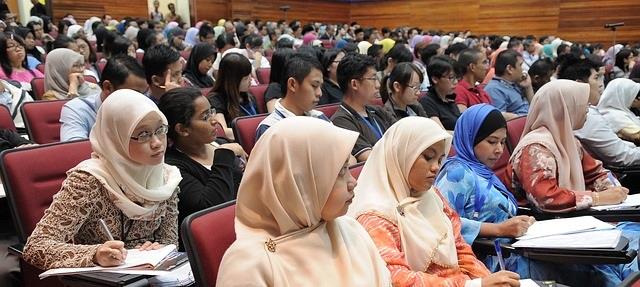 少子化造成大學關門，兩個可能的解套：陸生＋專業化！