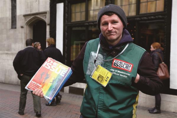 02-源自於英國，「A Hand Up, Not A Hand Out!」口號，要街友把手舉起來（賣雜誌），而不是把手伸出來（領取救濟）。.jpg