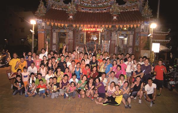 05-廟口講堂及夜跑活動，為小鎮帶來更多正向的改變。.jpg
