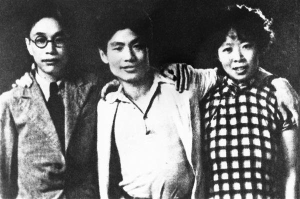 圖8  1936年，蕭紅去日本前，黃源（左）與蕭紅、蕭軍合影.jpg