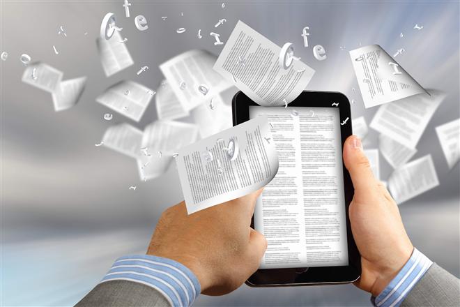 誰，在看電子書？