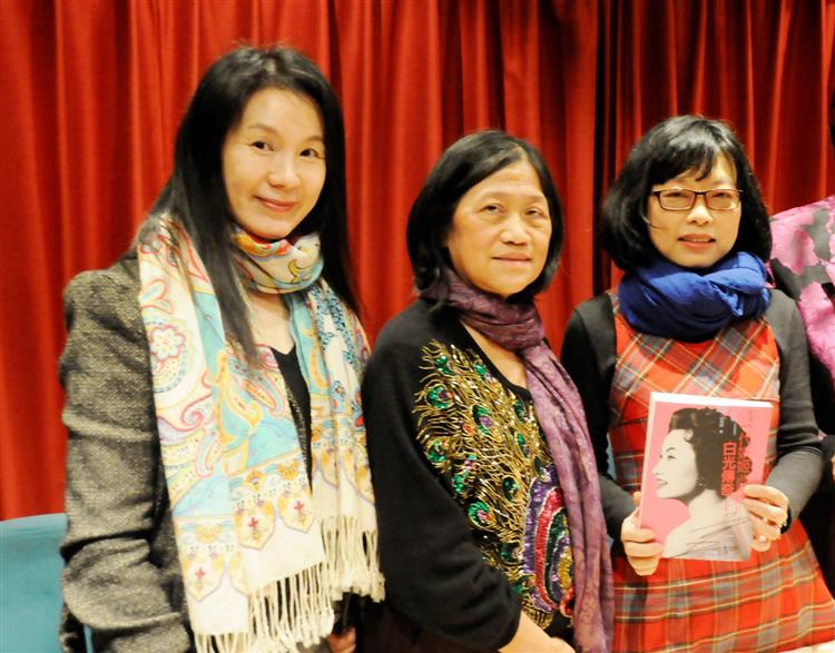 她的一首失傳之歌，讓白先勇寫下小說《一把青》