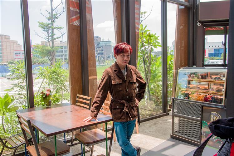 火鳥宮，烈焰沖天的第一道火苗／提子墨