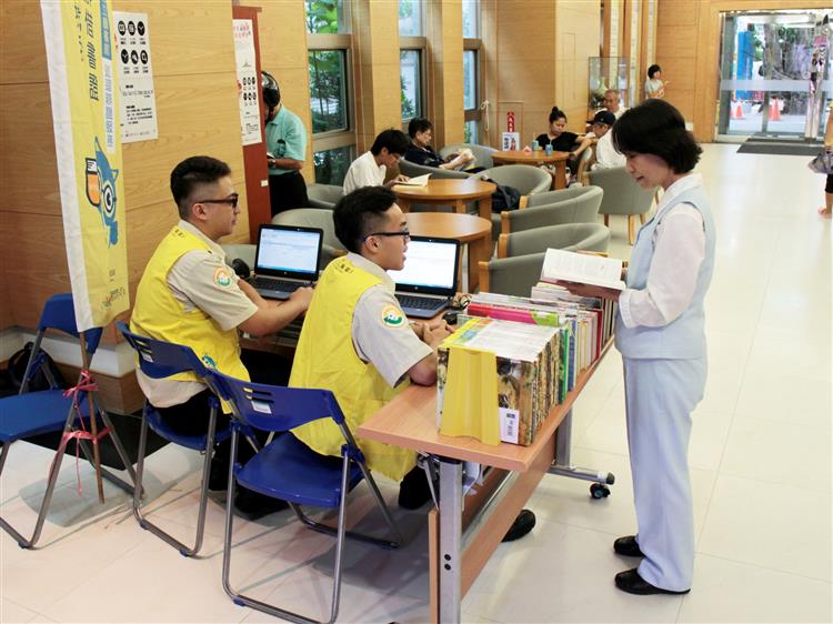 住院、看病也能借書！新北市圖書館醫院駐點，用閱讀治癒心靈
