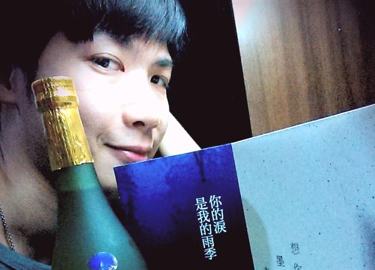 【詩歌節專題之一】楚影：讀詩是一種面對自己的方式，直接的、決絕的、難以迴避的。