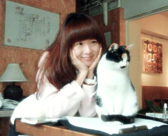 第十一屆葉紅女性詩獎得獎名單公布，詩人劉曉頤以〈來我裙子裡點菸〉、〈綿羊黑暗中唱歌〉二詩獲獎