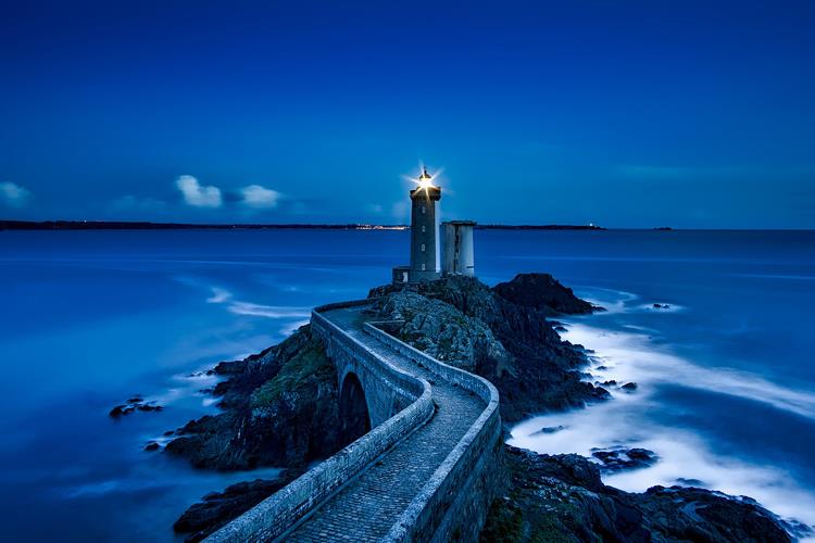 107年度「優良文學雜誌補助」10月1日起受理申請，最高獎金100萬