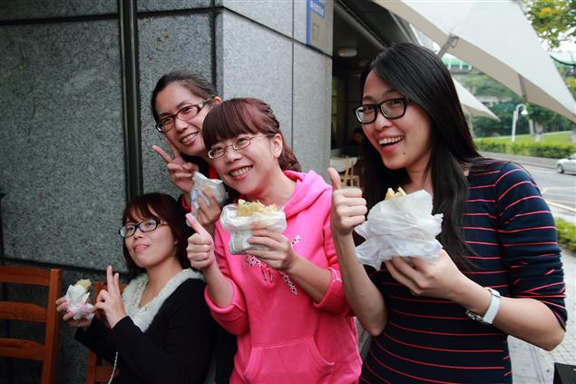 【秀威下午茶】蔥抓餅裡包的是什麼料？