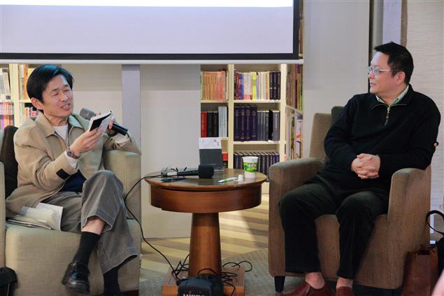 楊小濱「打倒後現代！後現代萬歲」新書發表，現場詩人雲集