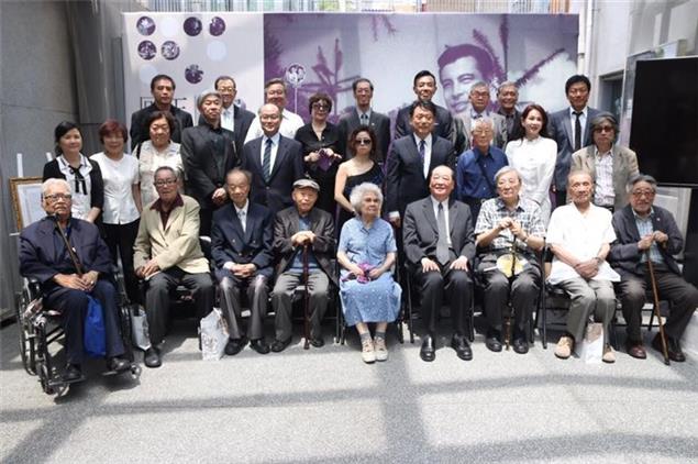 文化部代表頒贈總統褒揚令予一代表演藝術家王玨先生 