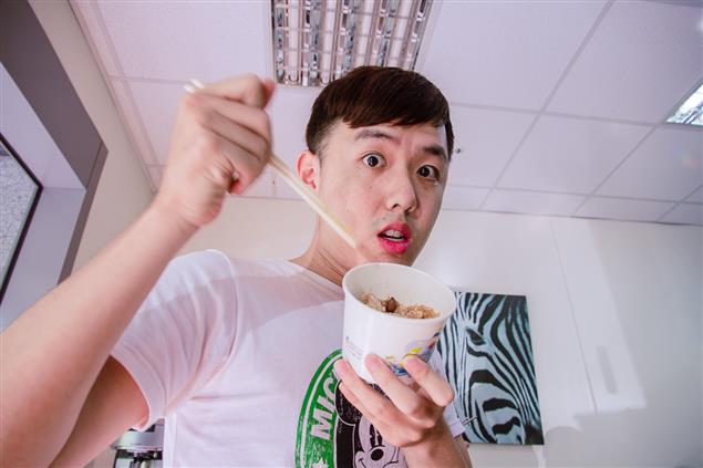 【秀威下午茶】聶永真咖啡+應景粽子=絕妙好滋味！（本週話題人物：賀賀）