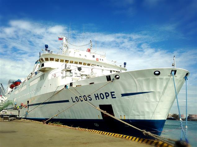 海上書城望道號  台中港飄揚書香