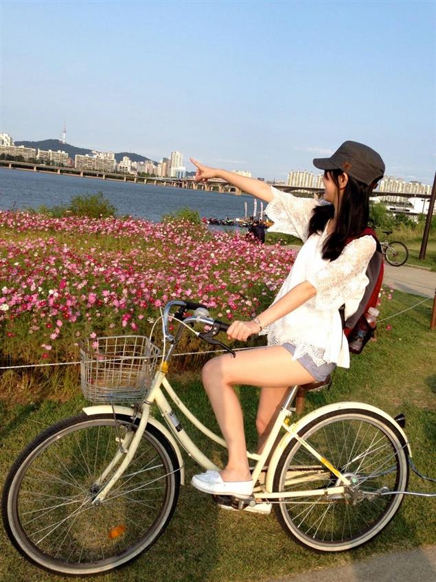 【秀威下午茶】十月份強勢回歸！！！(本周話題人物：ChiaChia)