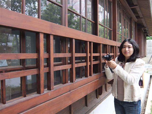 「說我是在書寫生命文化，其實是生命文化正書寫著我。」──專訪跳舞鯨魚《魔市少年》