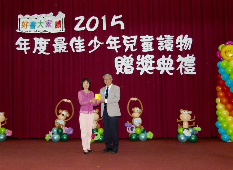 【賀】為什麼虎頭蜂要螫人？安奎老師「104年好書大家讀」推薦好書《與虎頭蜂共舞》為您揭密！