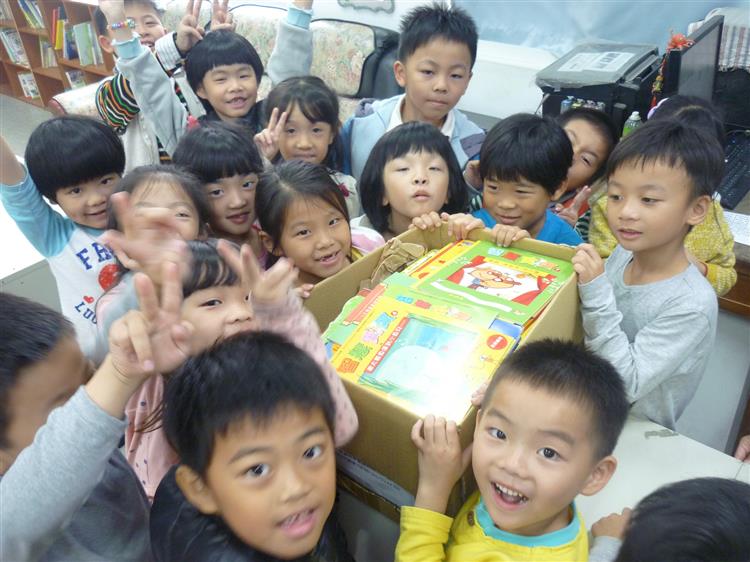 10萬童書大募集！一起把故事送到偏鄉