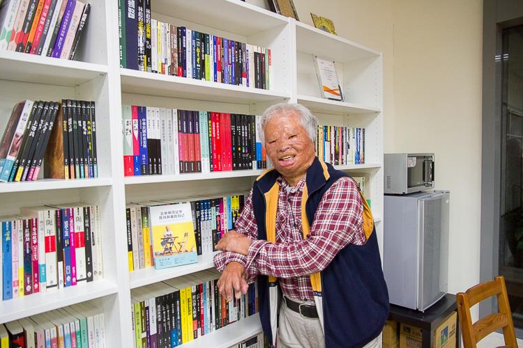 他曾遭受三度燒傷，現在用生命教會我們勇敢與前進──專訪陳明里《在疤痕印記中找到真實的自己》