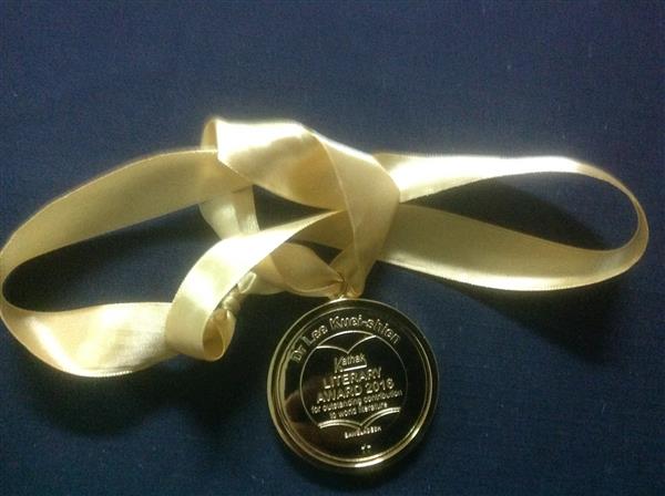 金質獎牌.JPG