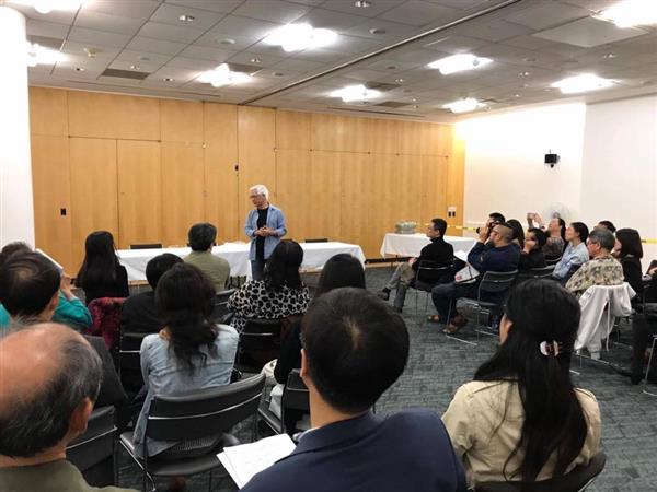 分享会照片10 大艺术家张宏图发言.jpg